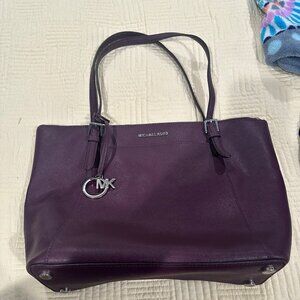 Michael Kors Gilly Large Shoulder Bag